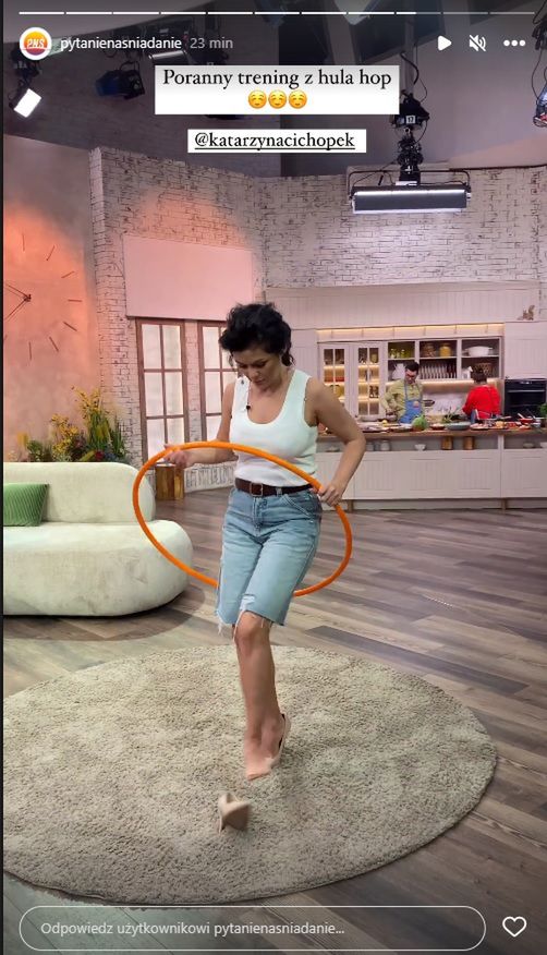 Kasia Cichopek kręci hula-hoop