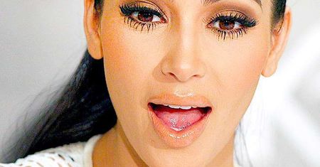 Kim Kardashian przyłapana bez makijażu na przymiarkach u Versace! Za zamkniętymi drzwiami wyglądała jak nie ona!