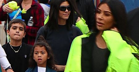 Kim Kardashian zabrała dzieci do Disneylandu. Nawet tam prowokowała swoim strojem