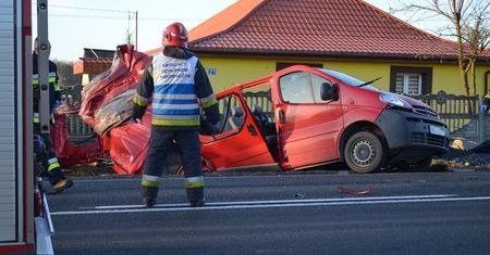 Tragiczny wypadek busa koło Pawłowa na Mazowszu. Nie żyje 5 osób