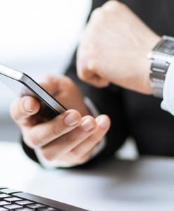 Prawie milion euro za... włączony telefon