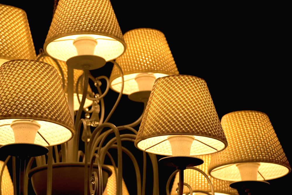 Lampy sufitowe dające dużo światło – przegląd najciekawszych modeli
