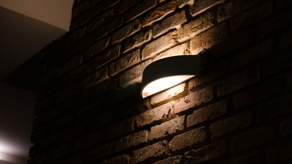 Plafon z kloszem daje rozproszone, subtelne światło