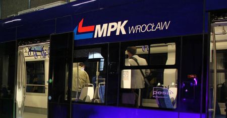 Wrocław: Świąteczne zmiany w MPK. Jak będą kursowały tramwaje i autobusy w święta?