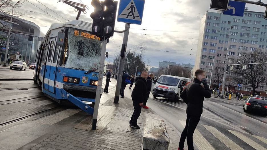 Wrocław: MPK podaje, że do wypadku doszło najprawdopodobniej z winy motorniczego.