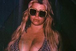 Ciężarna Jessica Simpson pozuje w bikini. Pokazała ogromny brzuch