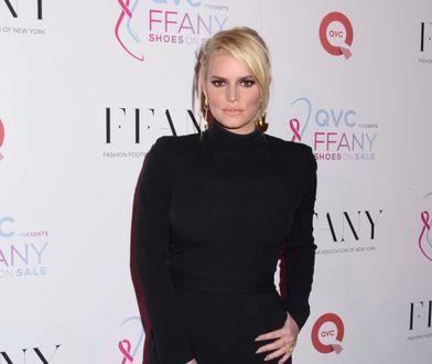 Jessica Simpson w za długich spodniach