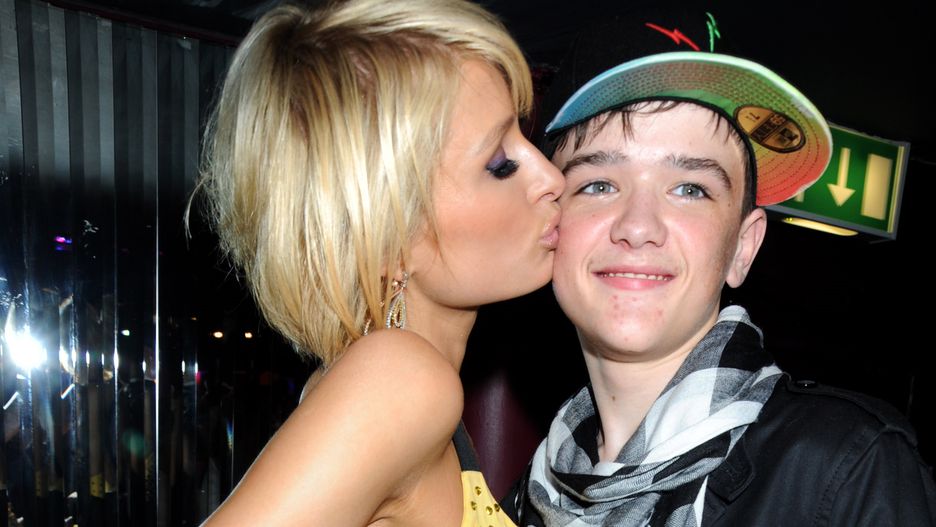 George Sampson z Paris Hilton na imprezie Nokii w 2009 r.