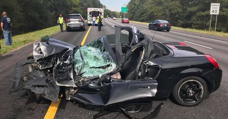 Wypadek wyglądał na śmiertelny. Kierowca Toyoty MR2 wyszedł z niego z lekkimi urazami