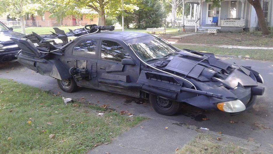 Okropnie wykonany Batmobil