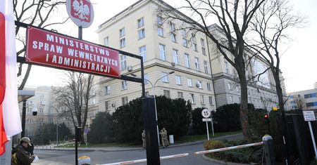 Porządki w MSWiA. Makijażystka od Kaczyńskiego odeszła z gabinetu politycznego