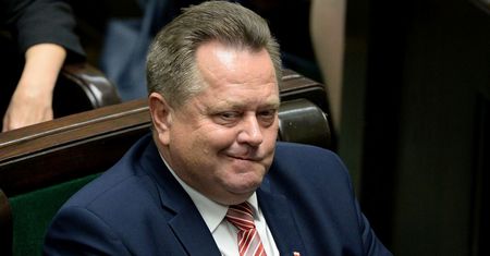 Ministrowi Zielińskiemu ktoś ciągle podrzuca świnię. To cena za ciężką służbę
