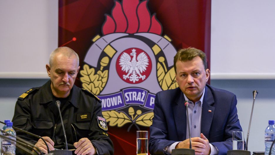 Minister spraw wewnętrznych i administracji Mariusz Błaszczak i komendant główny Państwowej Straży Pożarnej gen. brygadier Leszek Suski