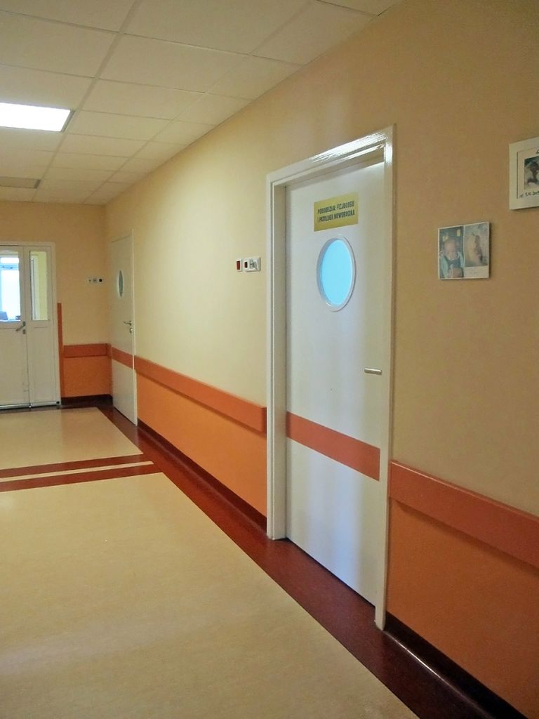 Widok na korytarz szpitalny 