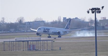 Akcja "LOT do domu". Już 18 tys. Polaków zadeklarowało powrót do kraju