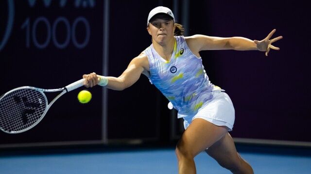 Iga Świątek w ćwierćfinale w Dausze.