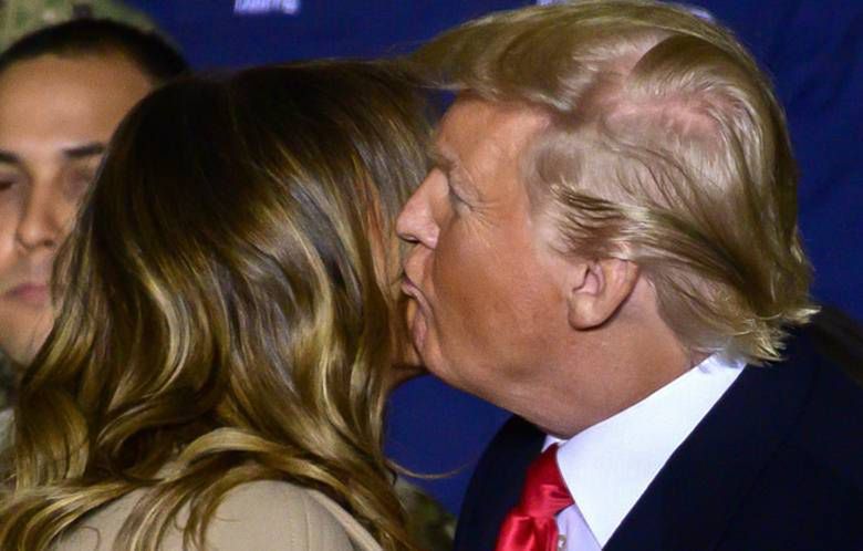 Donald Trump pocałował Melanię