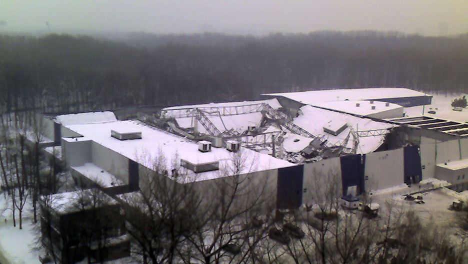 Hala MTK przy granicy Katowic i Chorzowa zawaliła się 28 stycznia 2006 r. 