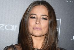 Anna Mucha pojawiła się na pokazie mody. Wszystkie obiektywy skierowane były na jej dłoń