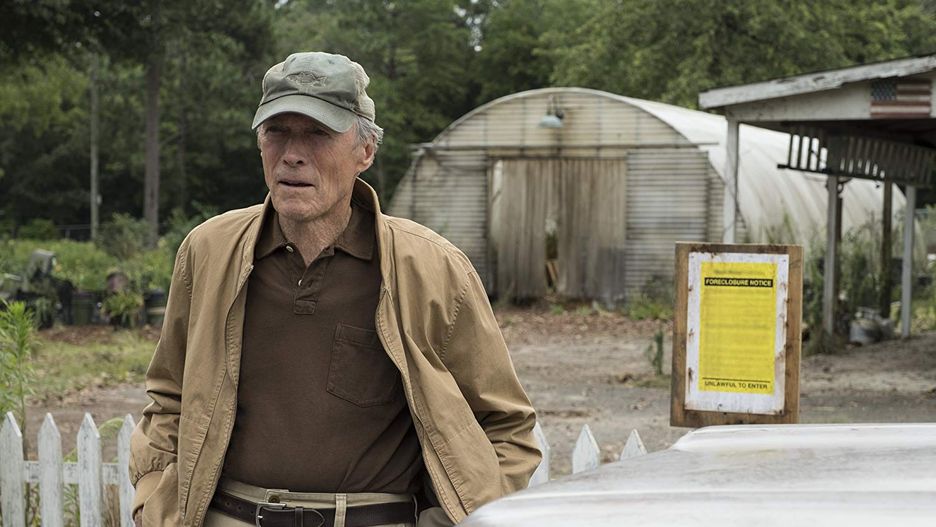 Clint Eastwood wyreżyserował i zagrał główną rolę w "Przemytniku"
