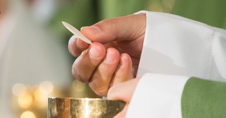USA. Ksiądz odmawia komunii głosującym za aborcją