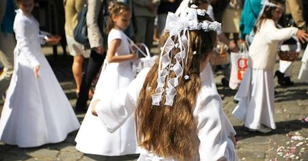 Komunia to diabelsko droga impreza. Łatwo wydać na nią więcej, niż na wesele