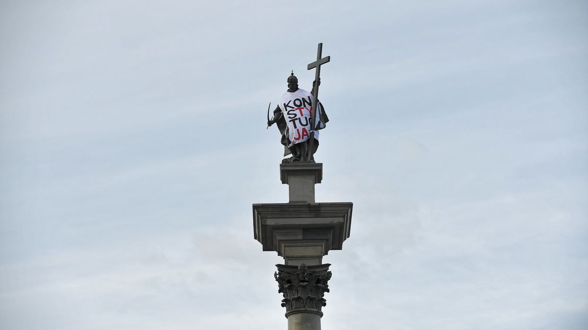 Kolumna Zygmunta w koszulce "Konstytucja"