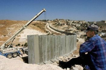 "Izraelski mur narusza międzynarodowe prawo"