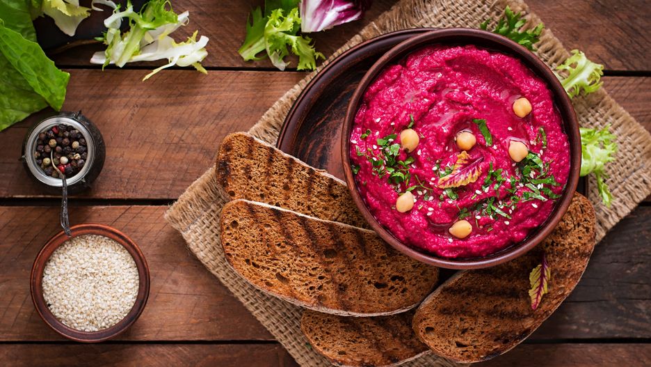 Hummus z buraka o zachwycającym kolorze