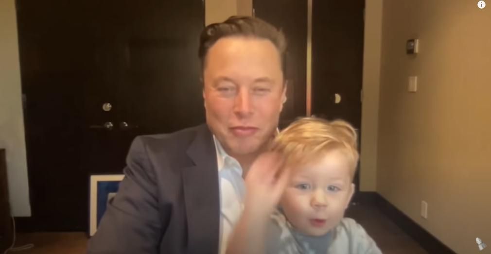 Elon Musk z synem. Skrin z YT