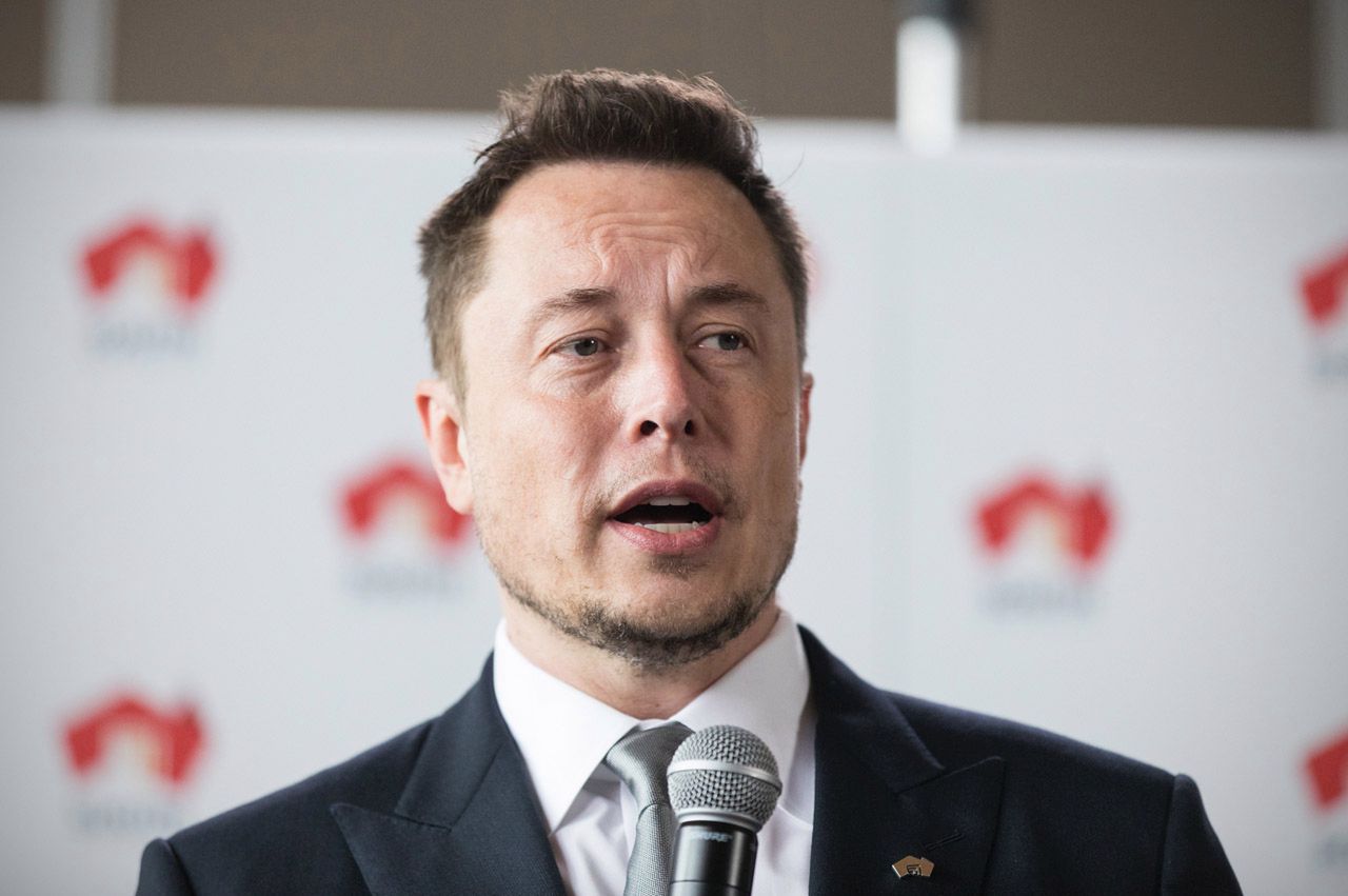 Elon Musk: "Tesla może włączyć w pełni autonomiczną jazdę jeszcze w tym roku"