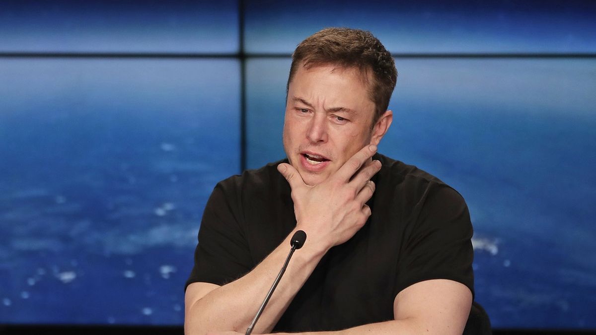 W sierpniu ubiegłego roku szef Tesli ogłosił na swoim profilu, że zabezpieczył fundusze na wykupienie akcji spółki od inwestorów i wyprowadzenie jej z giełdy