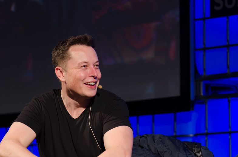 Elon Musk zyskał na wzroście cen akcji Tesli.
