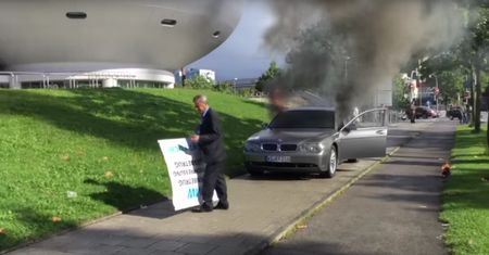 Przedsiębiorca walczy z gigantem podpalając auta