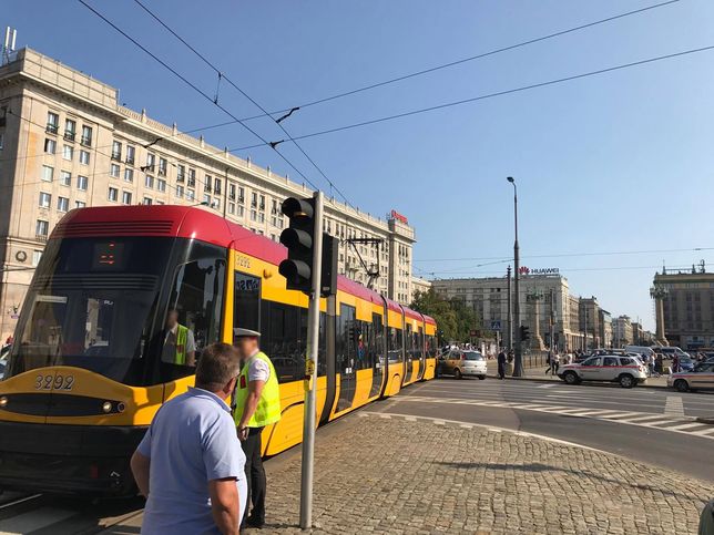 Kolizja opla i tramwaju na pl. Konstytucji w Warszawie / fot. Michał Zieliński / WP 