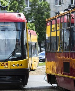 Kobieta wpadła pod tramwaj. Utrudnienia w ruchu