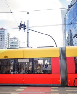 Łódź. 3-letni chłopiec przytrzaśnięty przez drzwi tramwaju