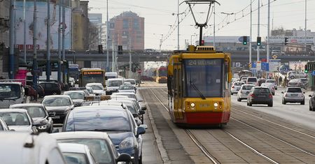 Kiedy tramwaj na skrzyżowaniu ma pierwszeństwo? Internauci mają kolejny problem