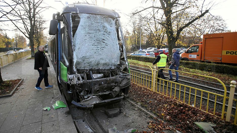 Szczecin. Wypadek na torach tramwajowych. Motorniczy trafił do szpitala
