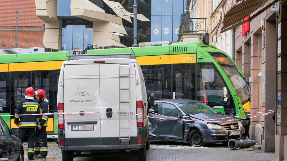 Motorniczy chwilę przed wjechaniem w kamienicę zasnął