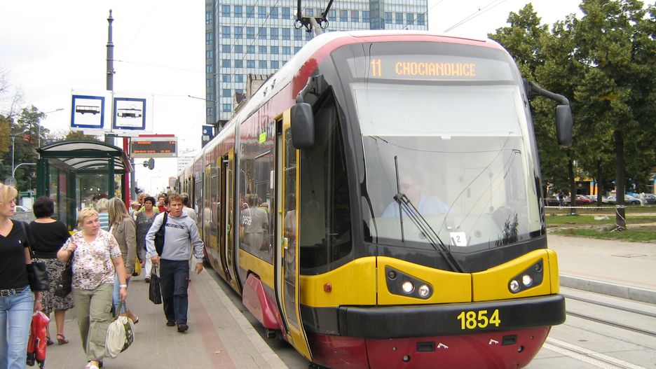 Biletomaty w tramwajach są, ale często nie działają. Tak zrażamy się do technologii 