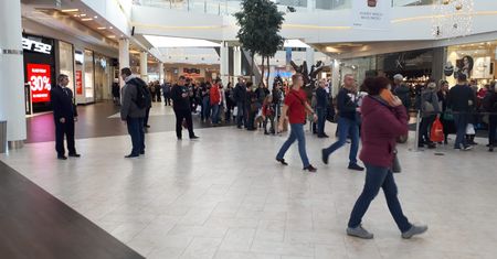 Black Friday 2019 w praktyce. Tłumy we wrocławskiej galerii handlowej