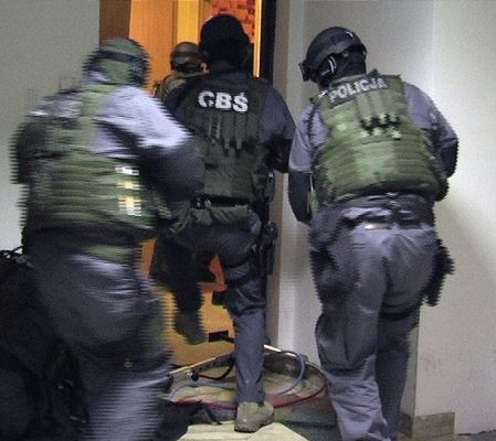 Międzynarodowy gang przemytników heroiny rozbiła policja