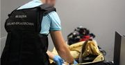 Wpadła z heroiną na lotnisku Chopina. Celnicy odkryli podwójne dno w walizce