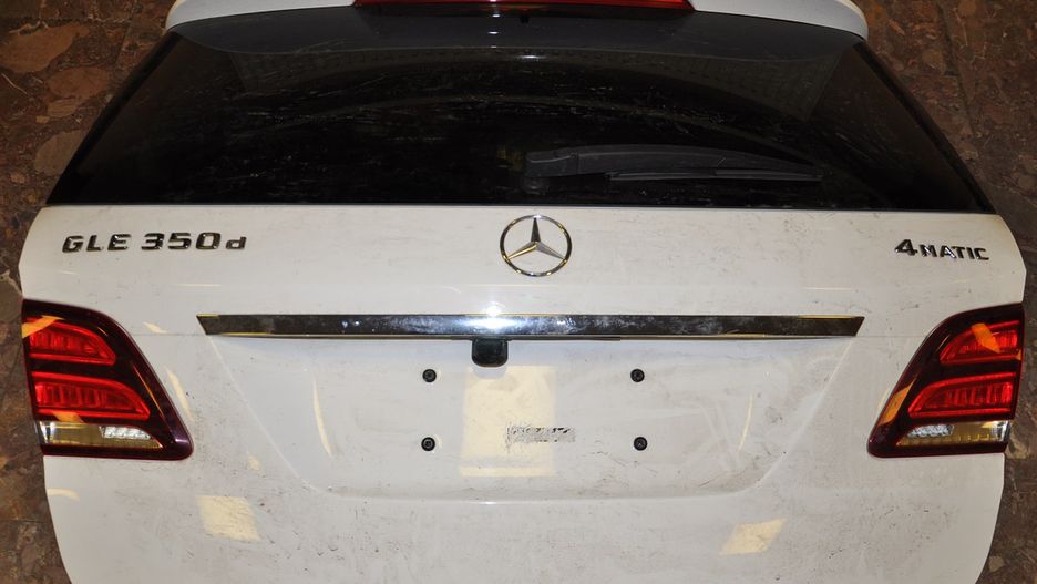 Pokrywa bagażnika z Mercedesa