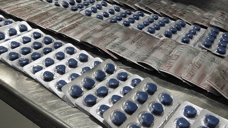 Według polskiego prawa na własny użytek można wwieść do kraju 5 opakowań farmaceutyków. 