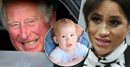 Książę Karol w dokuczliwy sposób potraktował Archiego i jego siostrzyczkę. Wszystko na złość Meghan