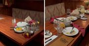 Różnica między młodszym a starszym pokoleniem uchwycona w pewnej restauracji...