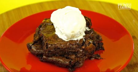 Pyszne czekoladowe brownie z lodami