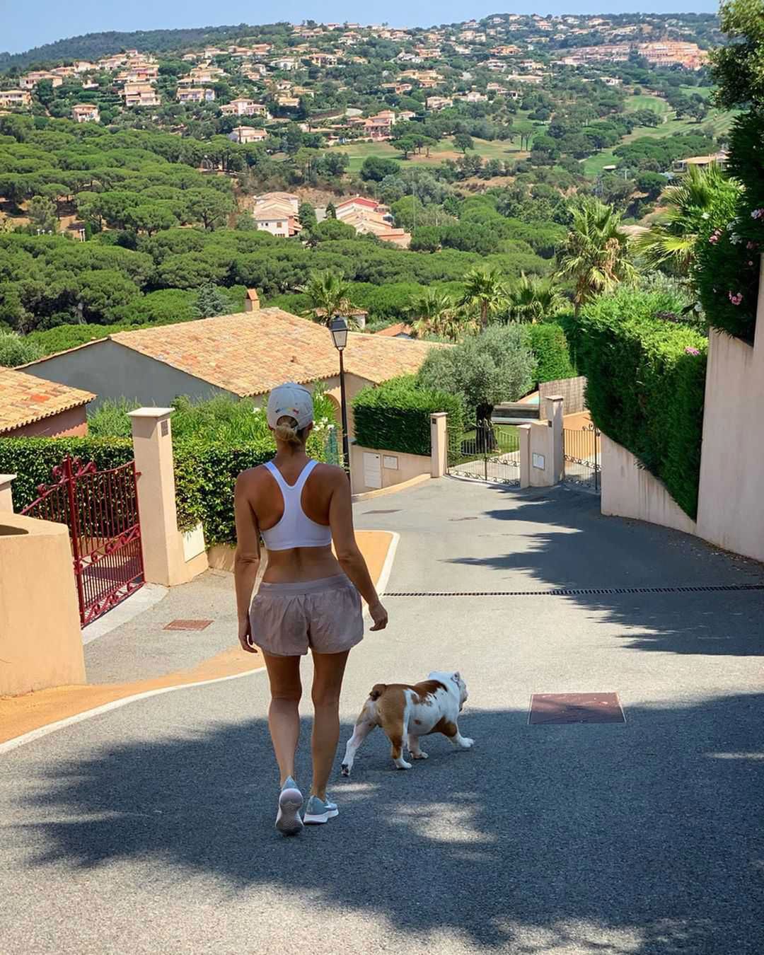 Małgorzata Rozenek poranny jogging na francuskich wakacjach